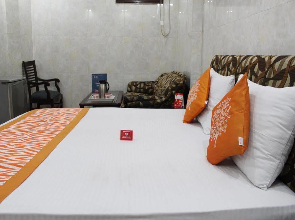ניו דלהי Oyo 2705 Hotel Preet Palace מראה חיצוני תמונה
