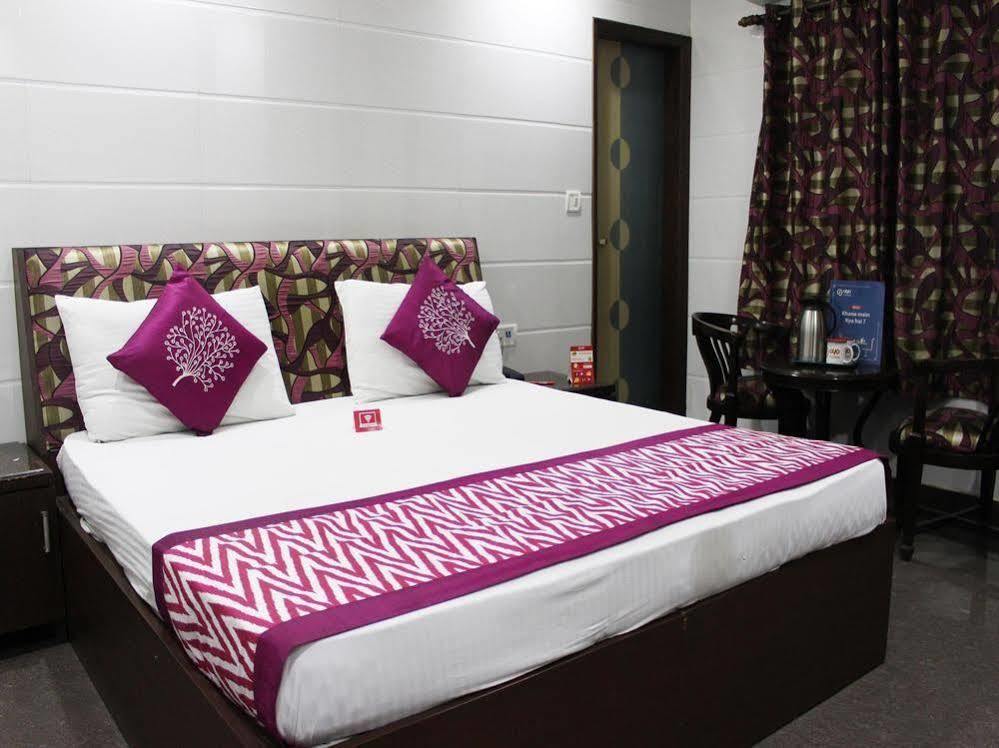 ניו דלהי Oyo 2705 Hotel Preet Palace מראה חיצוני תמונה