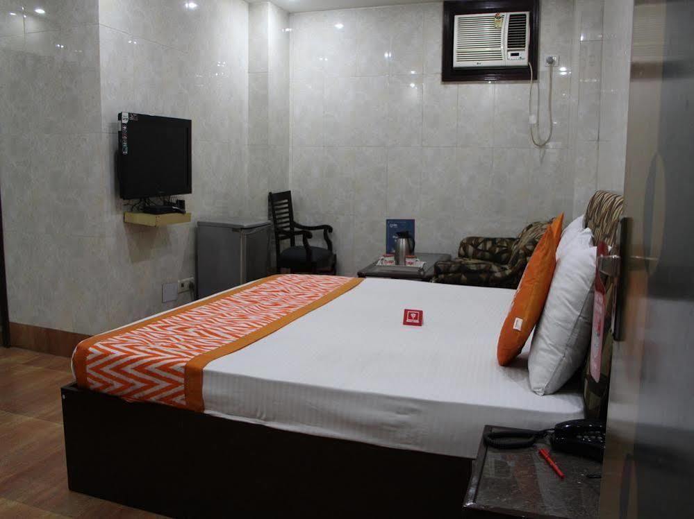 ניו דלהי Oyo 2705 Hotel Preet Palace מראה חיצוני תמונה