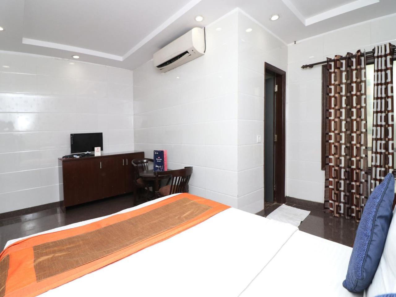 ניו דלהי Oyo 2705 Hotel Preet Palace מראה חיצוני תמונה