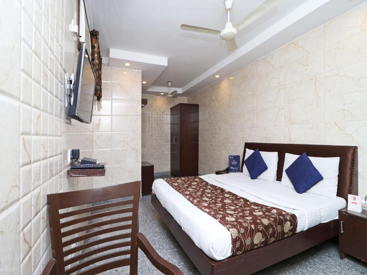 ניו דלהי Oyo 2705 Hotel Preet Palace מראה חיצוני תמונה