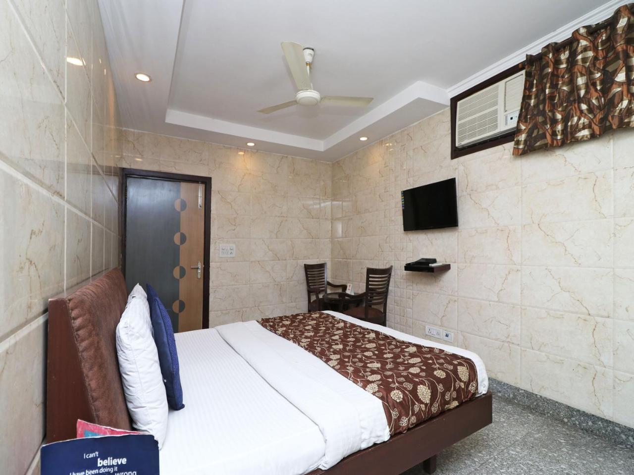 ניו דלהי Oyo 2705 Hotel Preet Palace מראה חיצוני תמונה