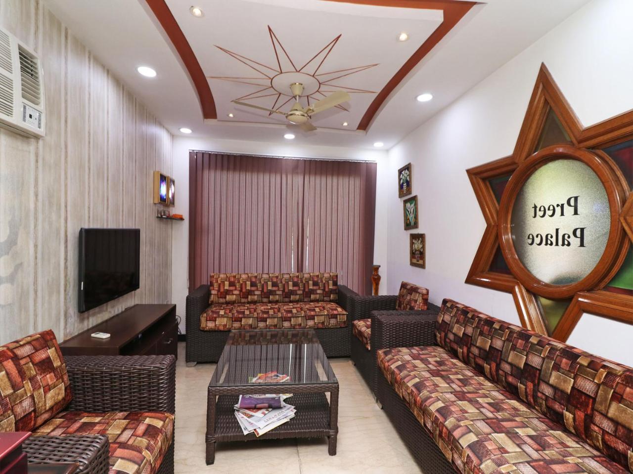 ניו דלהי Oyo 2705 Hotel Preet Palace מראה חיצוני תמונה