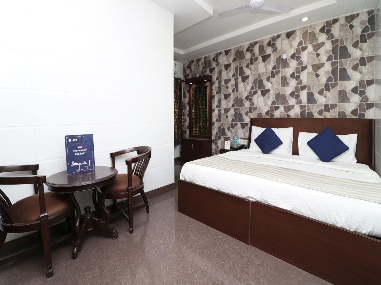 ניו דלהי Oyo 2705 Hotel Preet Palace מראה חיצוני תמונה