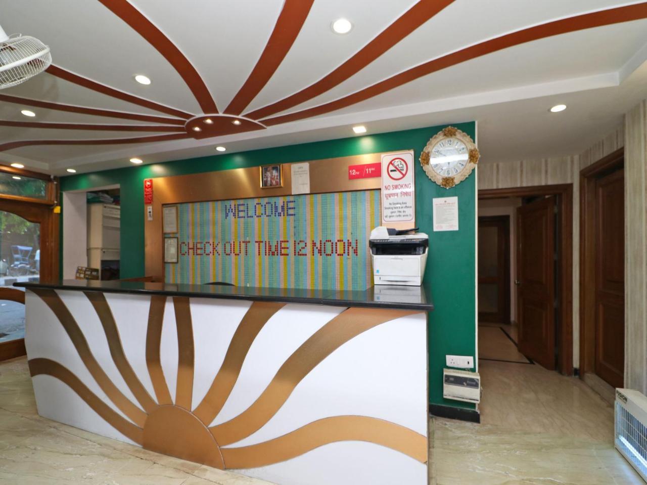 ניו דלהי Oyo 2705 Hotel Preet Palace מראה חיצוני תמונה