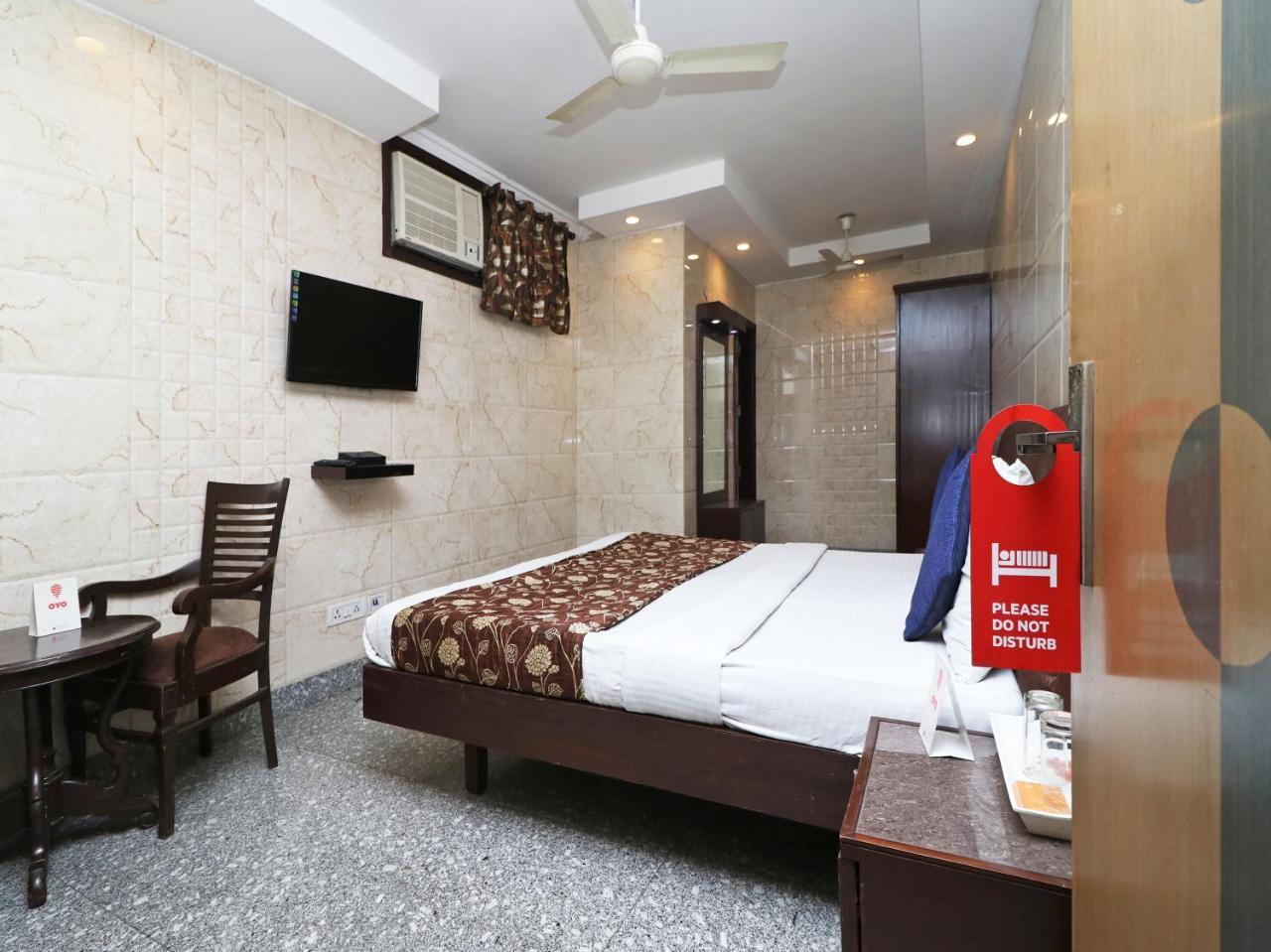 ניו דלהי Oyo 2705 Hotel Preet Palace מראה חיצוני תמונה