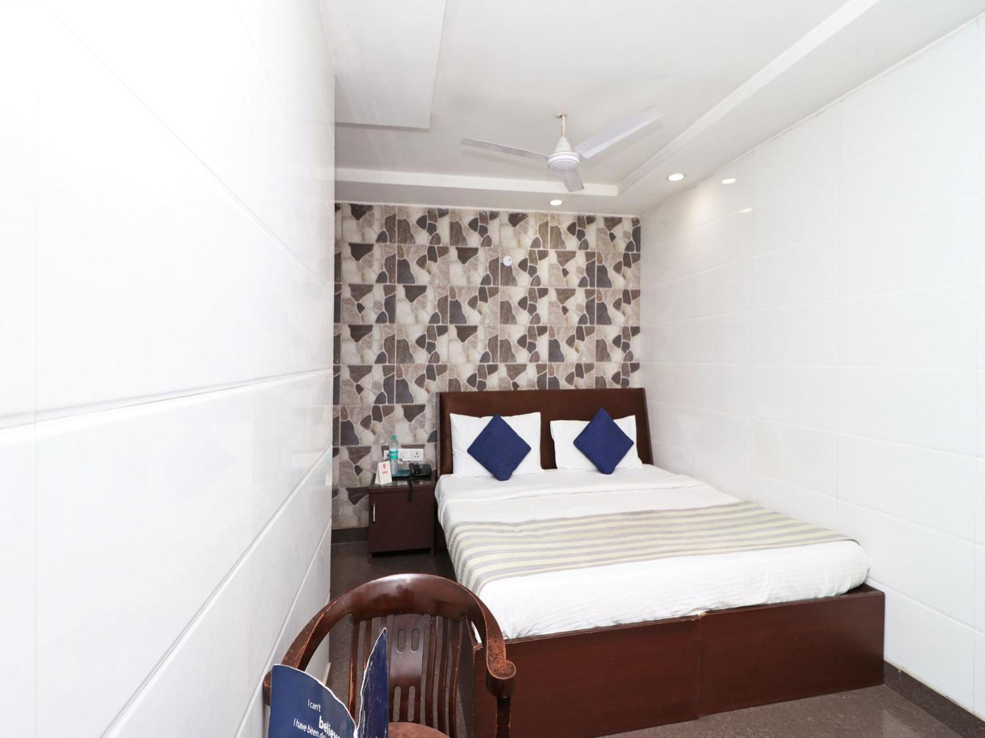 ניו דלהי Oyo 2705 Hotel Preet Palace מראה חיצוני תמונה