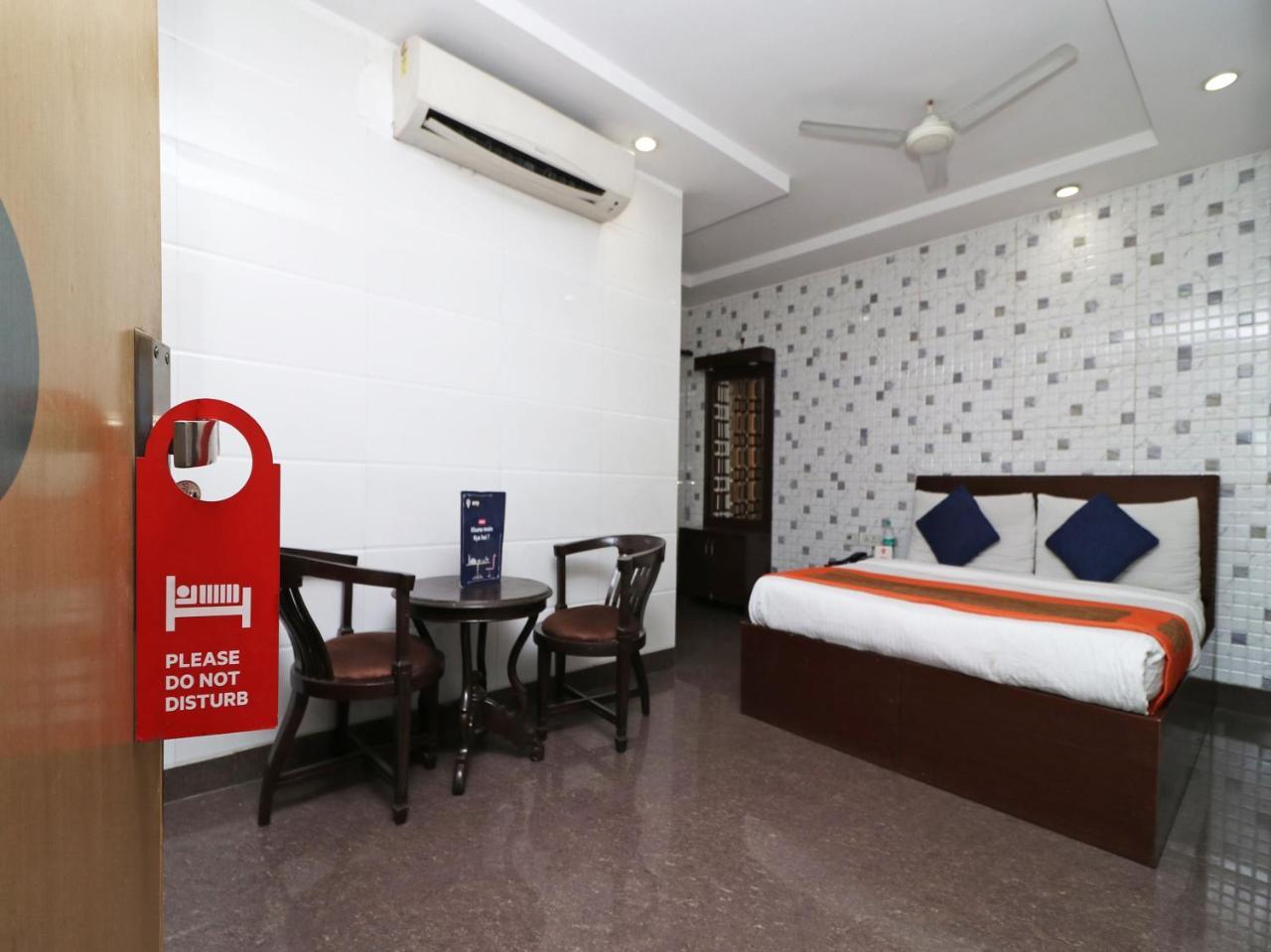 ניו דלהי Oyo 2705 Hotel Preet Palace מראה חיצוני תמונה