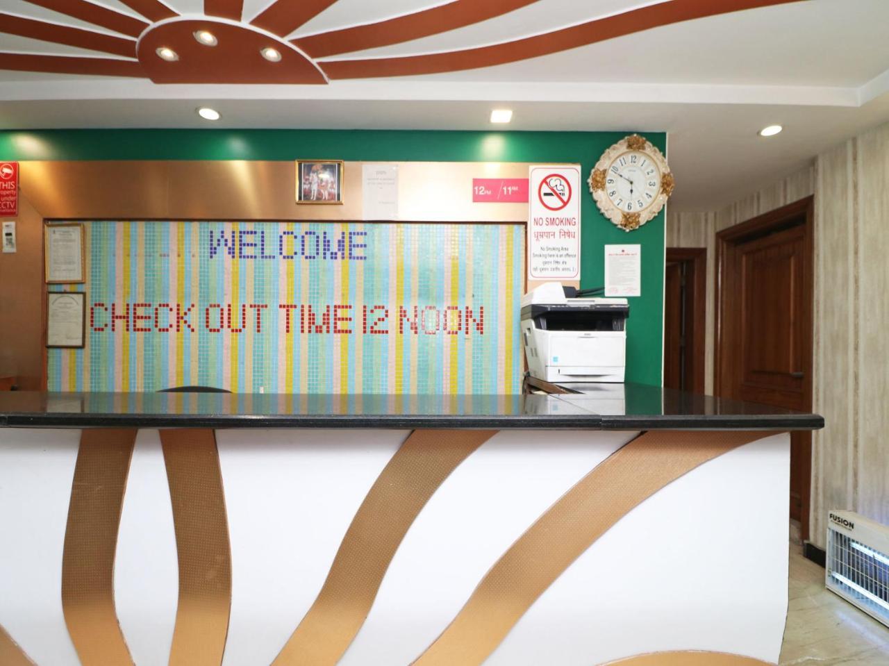 ניו דלהי Oyo 2705 Hotel Preet Palace מראה חיצוני תמונה