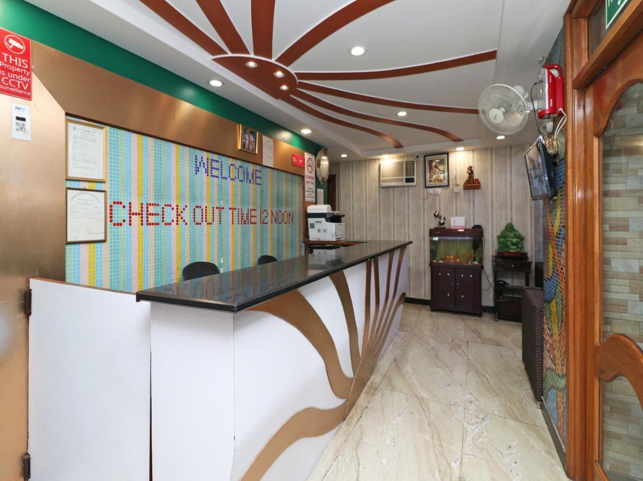 ניו דלהי Oyo 2705 Hotel Preet Palace מראה חיצוני תמונה
