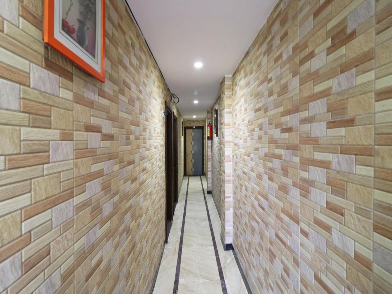 ניו דלהי Oyo 2705 Hotel Preet Palace מראה חיצוני תמונה