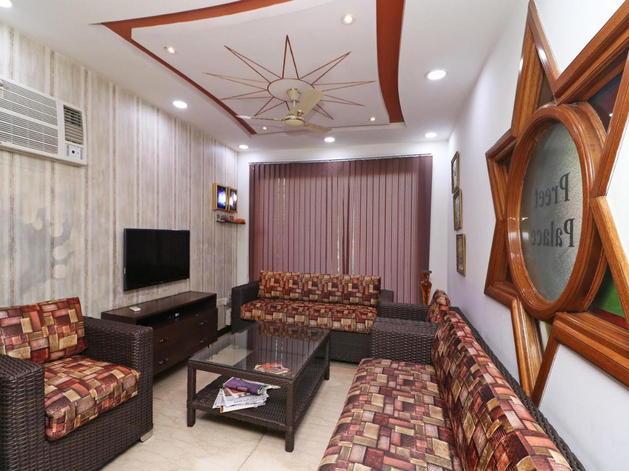 ניו דלהי Oyo 2705 Hotel Preet Palace מראה חיצוני תמונה