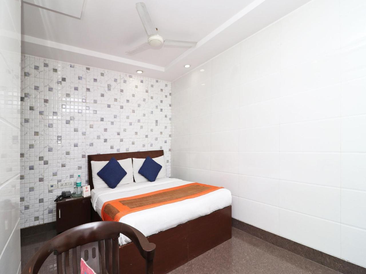 ניו דלהי Oyo 2705 Hotel Preet Palace מראה חיצוני תמונה