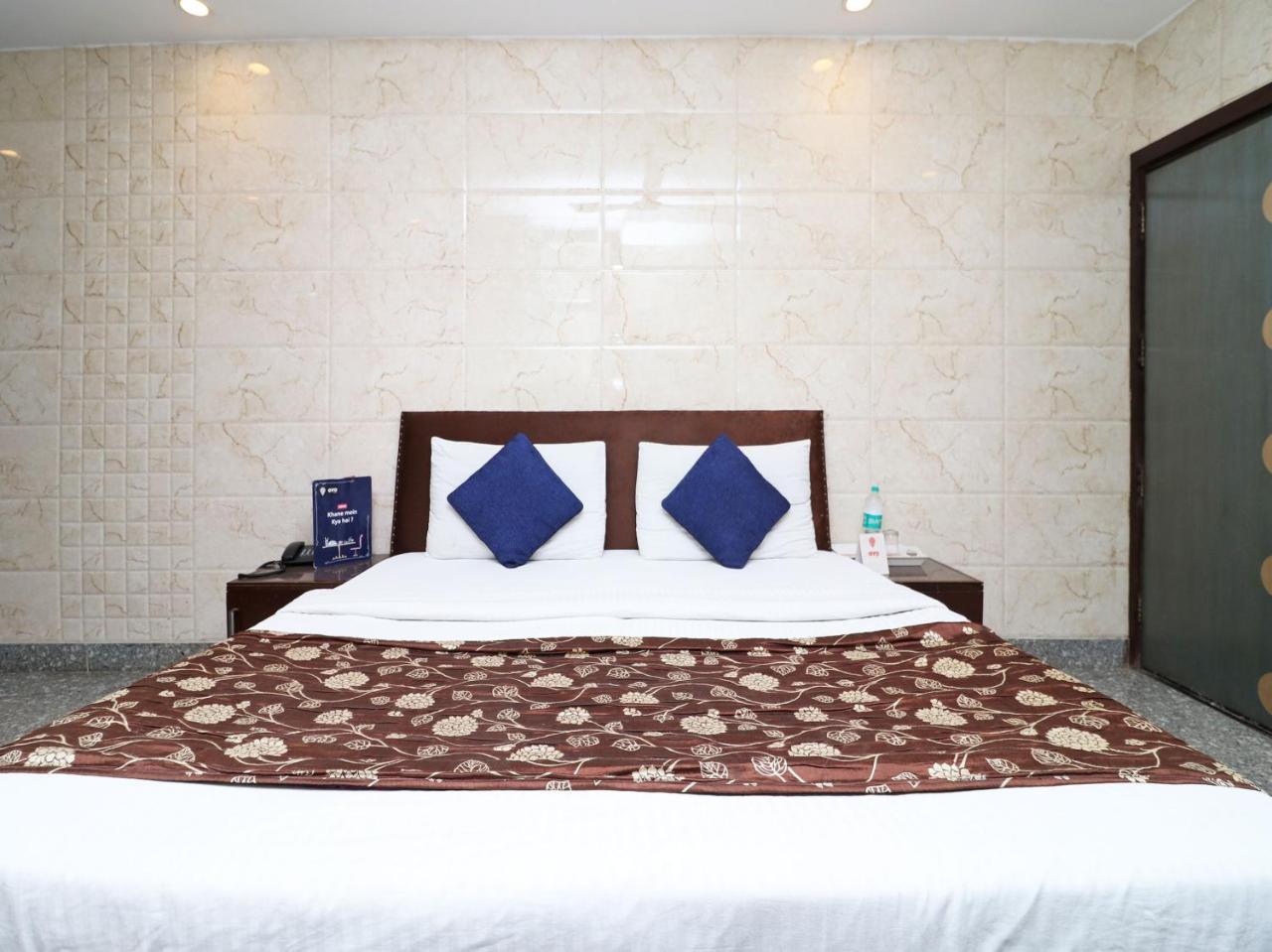 ניו דלהי Oyo 2705 Hotel Preet Palace מראה חיצוני תמונה