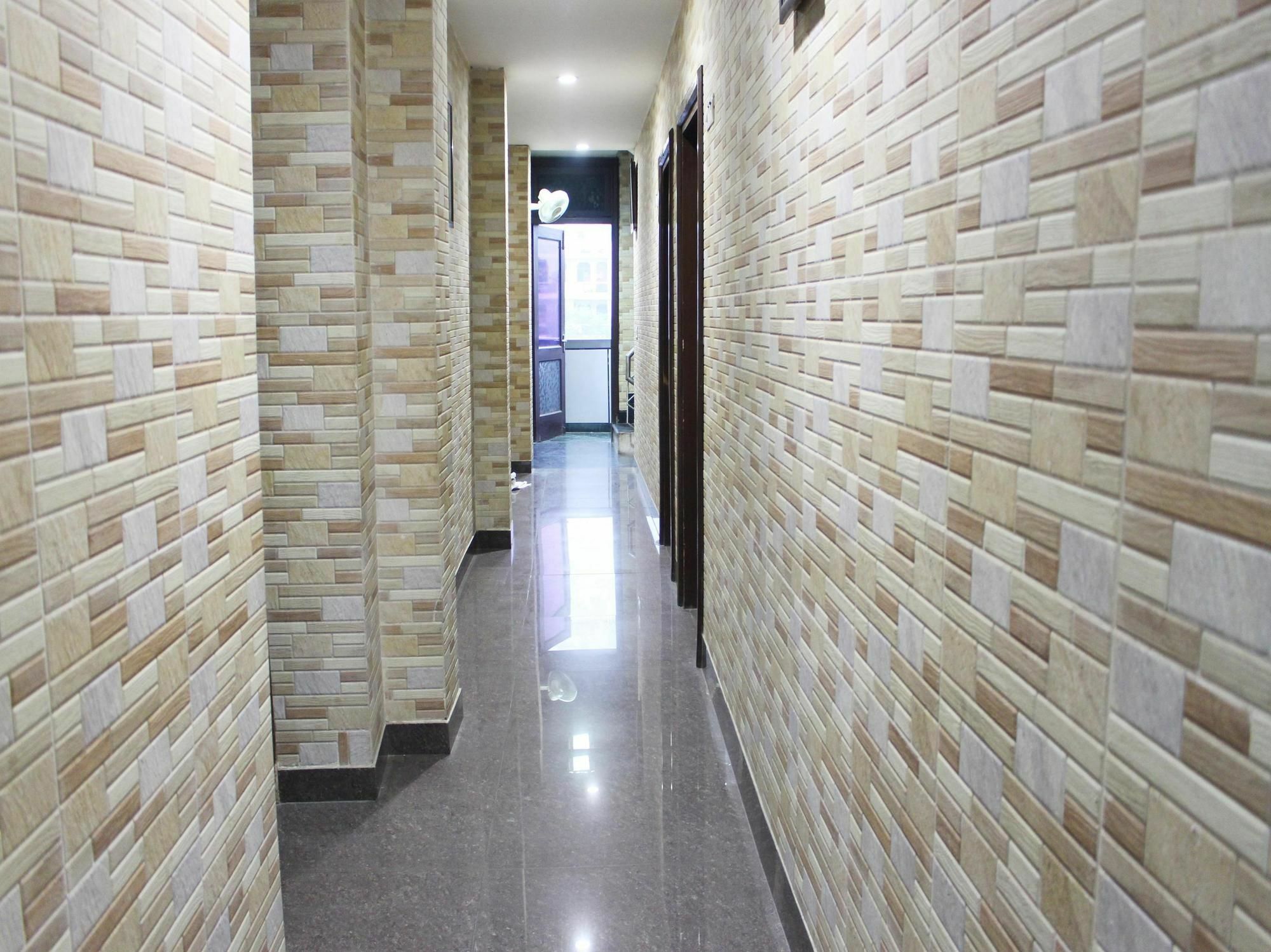 ניו דלהי Oyo 2705 Hotel Preet Palace מראה חיצוני תמונה