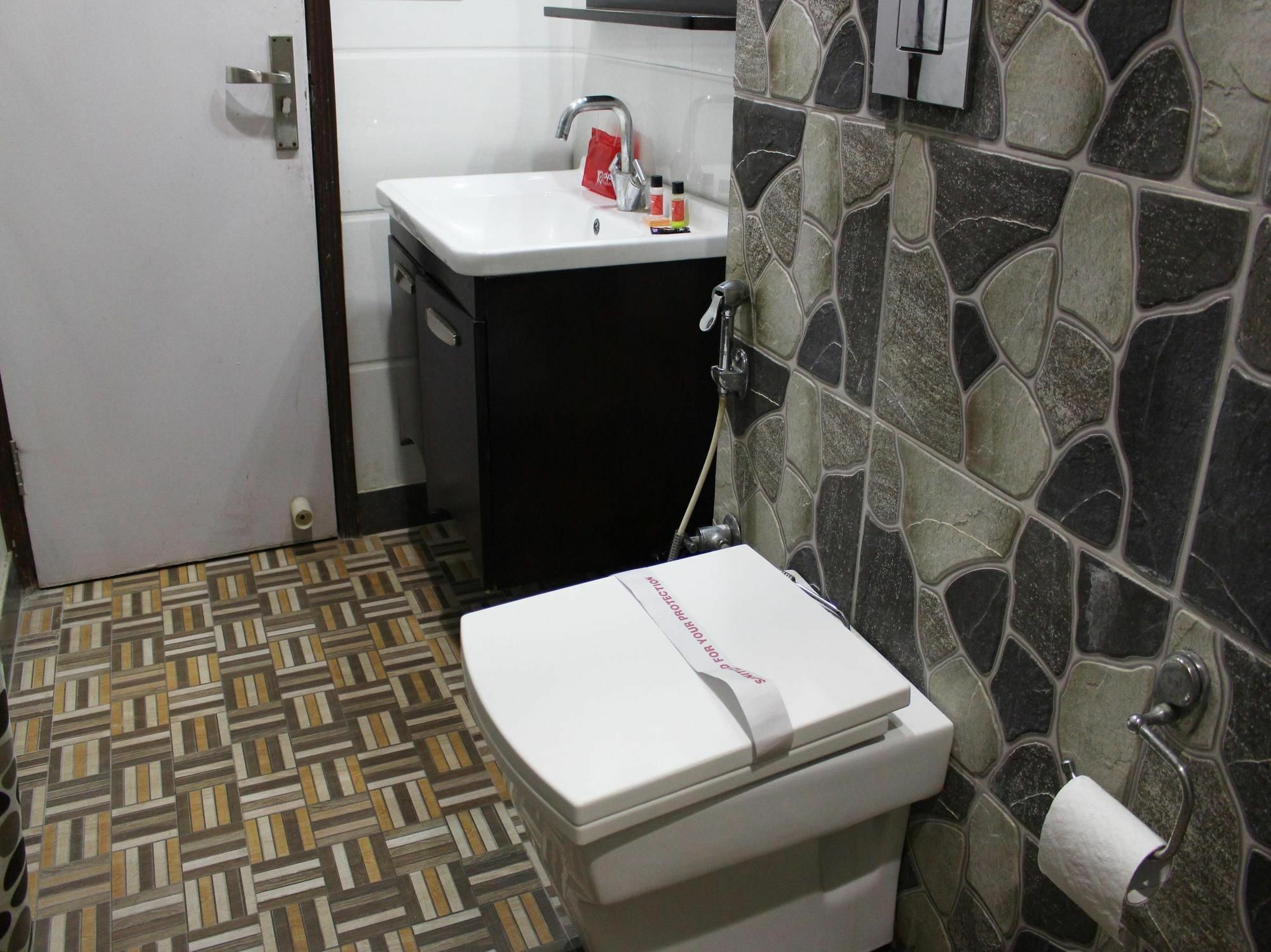 ניו דלהי Oyo 2705 Hotel Preet Palace מראה חיצוני תמונה