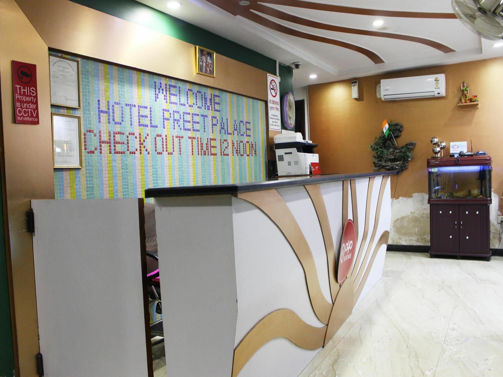 ניו דלהי Oyo 2705 Hotel Preet Palace מראה חיצוני תמונה